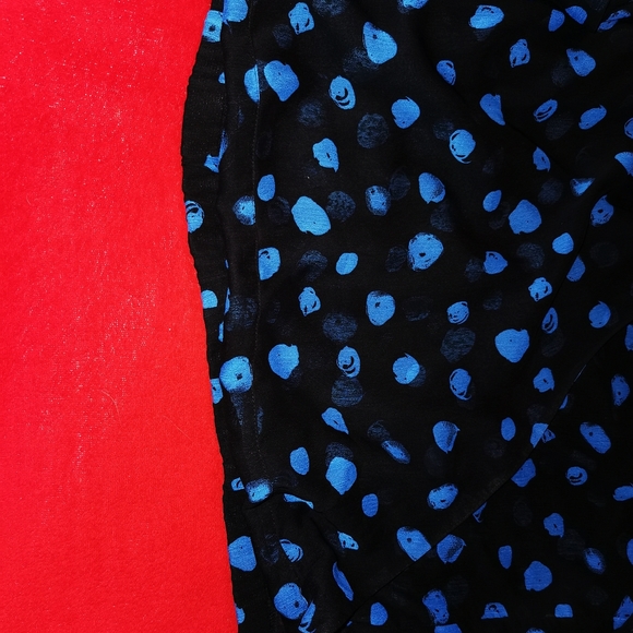 Woman's blouse - Picture 2 of 3